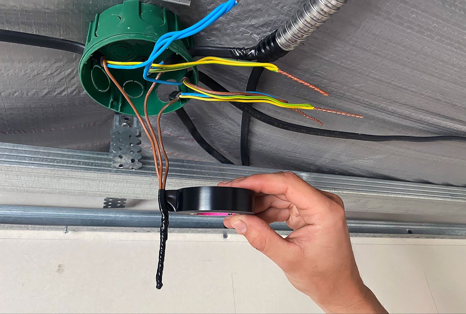 3M Scotch Vinyl Electrical Tape: Super 33+ vs. Tape 35