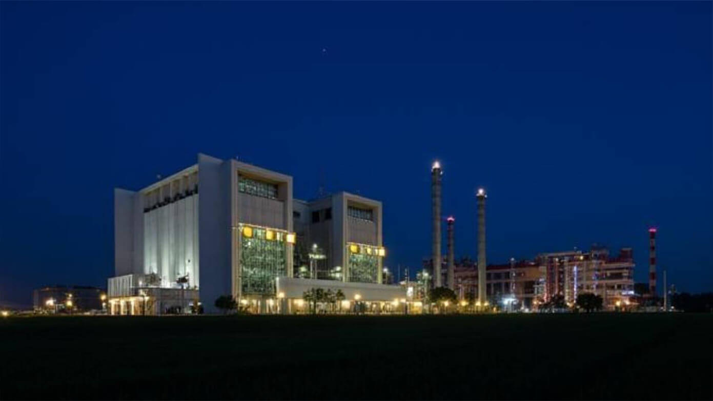 Industrial facilities solar lighting